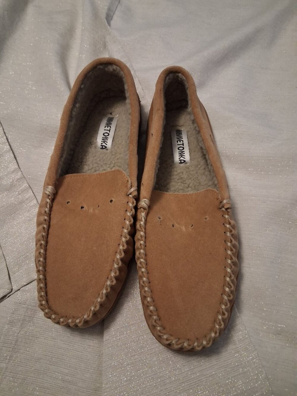 NWOT Minnetonka tan Brown Leather Soft Sole Moccasins Unisex size 11 comfort